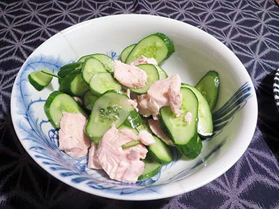 胡瓜と鶏胸肉のサラダ_写真"